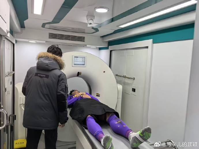 补时阶段头部被撞,天津记者:目前谢维军正在医院接受检查